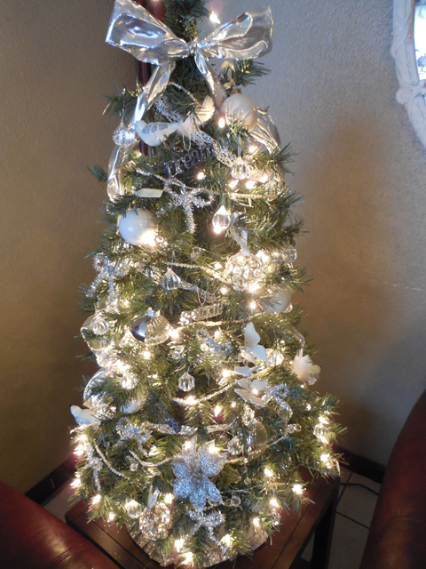 full-tree-with-ornaments-lights