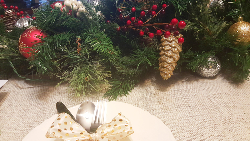 holiday diy centerpiece with christmas garland