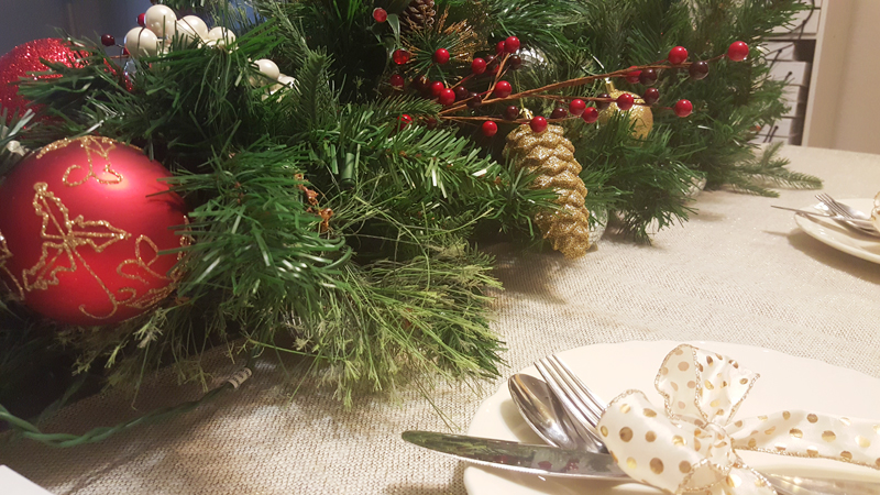 holiday diy centerpiece with christmas garland