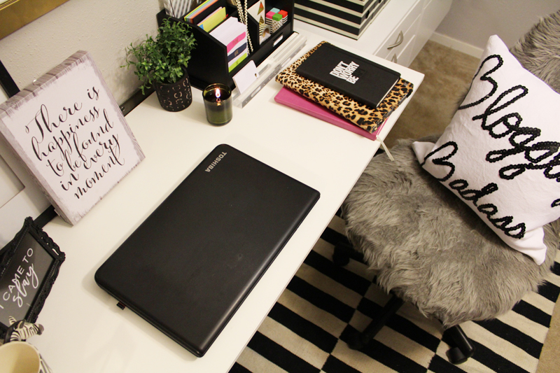 blogger desk