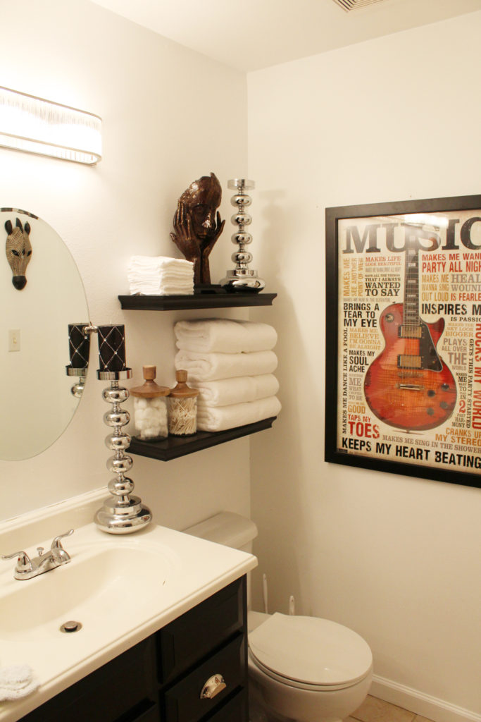 black and white bathroom