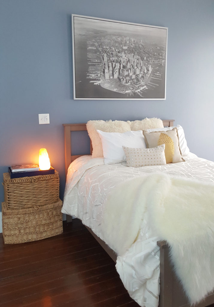 bedroom decor | blue bedroom | fur pillows | fur throw