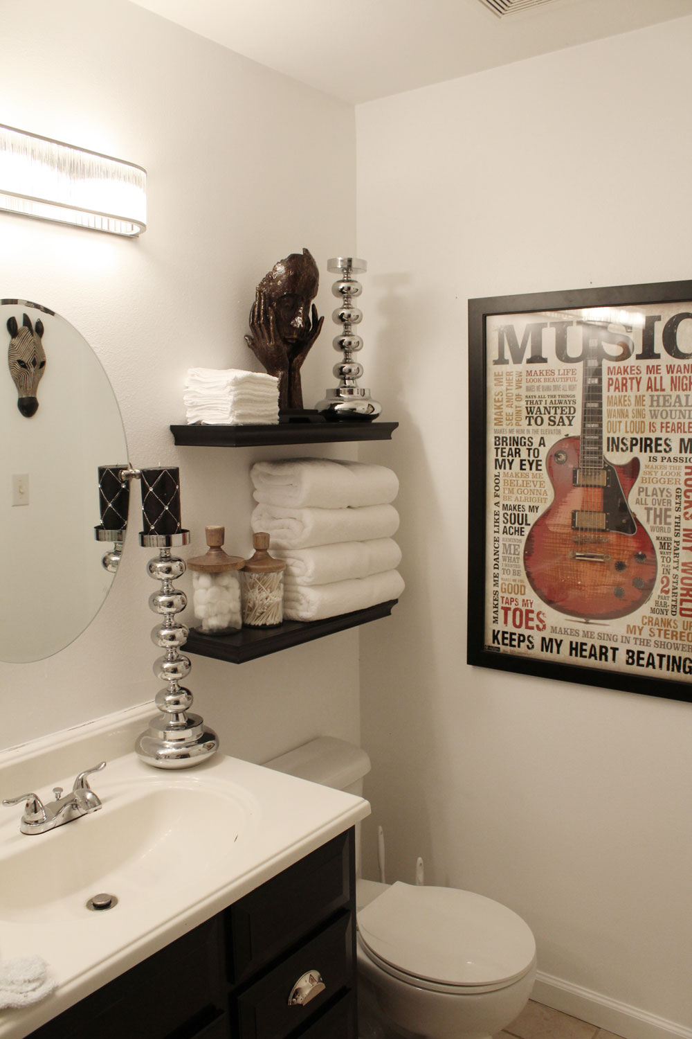 black and white master bathroom | glamorous master bathroom | black and white stripes