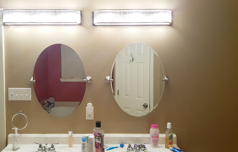 black and white master bathroom | glamorous master bathroom | black and white stripes