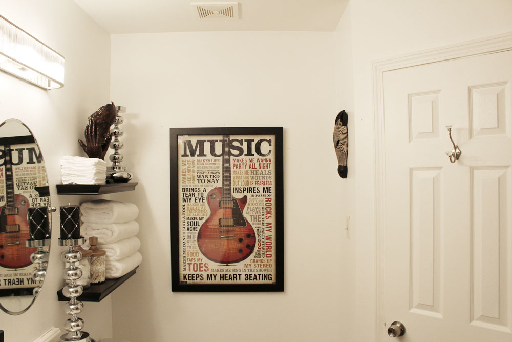 black and white master bathroom | glamorous master bathroom | black and white stripes