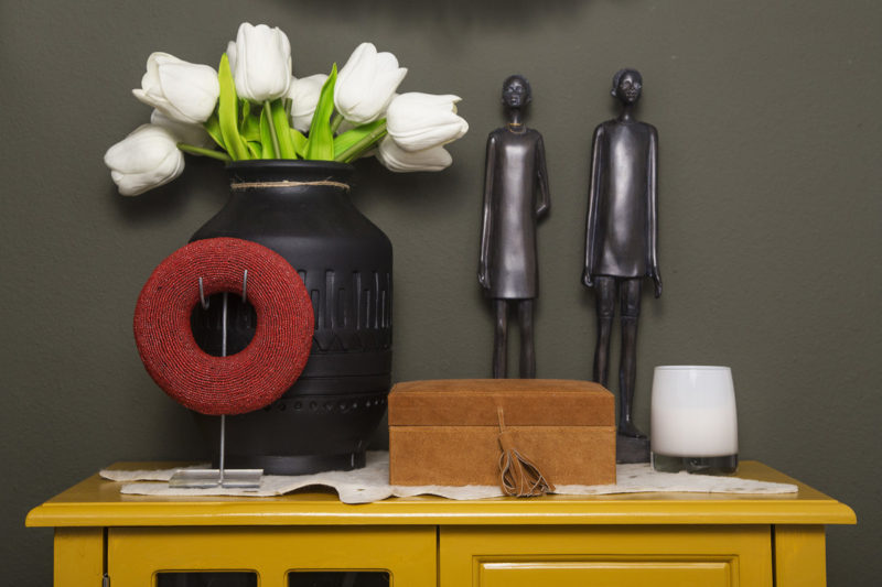 eclectic entryway | eclectic hallway